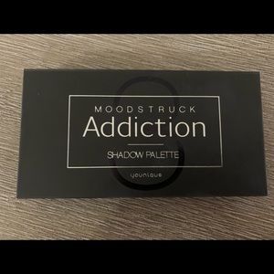 Younique eyeshadow palette